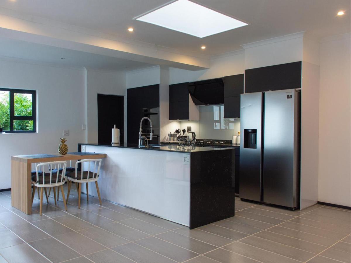Zwelakho Furnished Apartments The Cube Joanesburgo Exterior foto