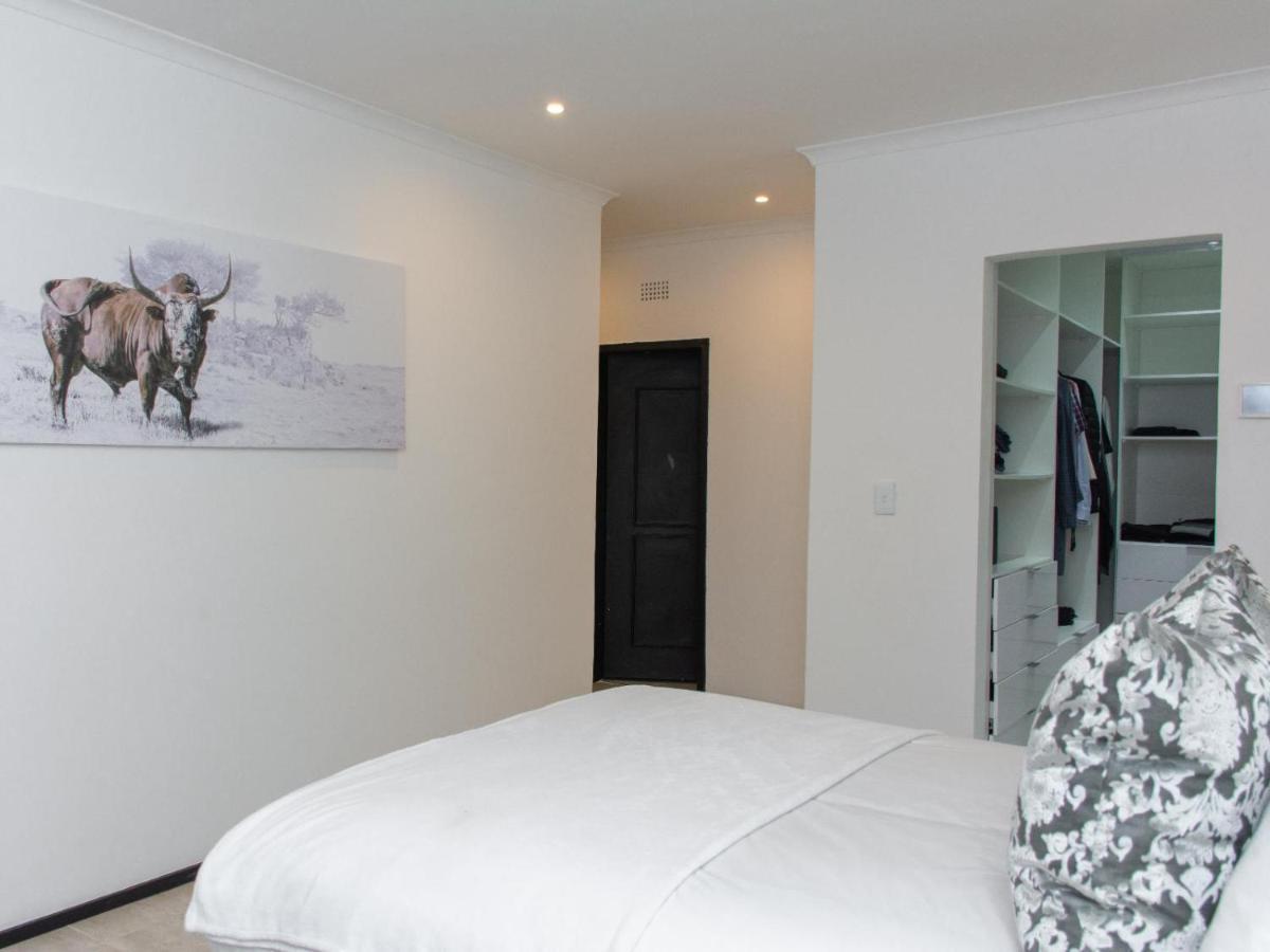Zwelakho Furnished Apartments The Cube Joanesburgo Exterior foto