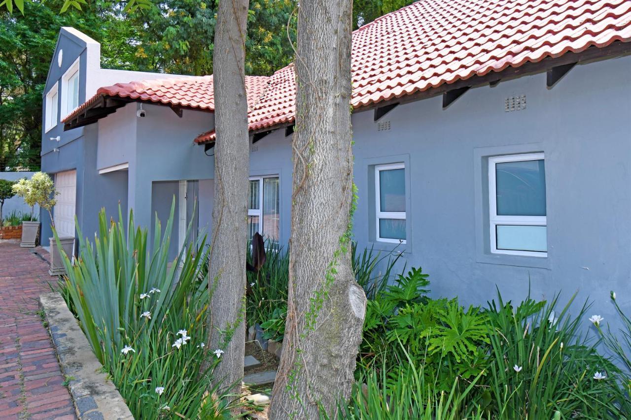 Zwelakho Furnished Apartments The Cube Joanesburgo Exterior foto