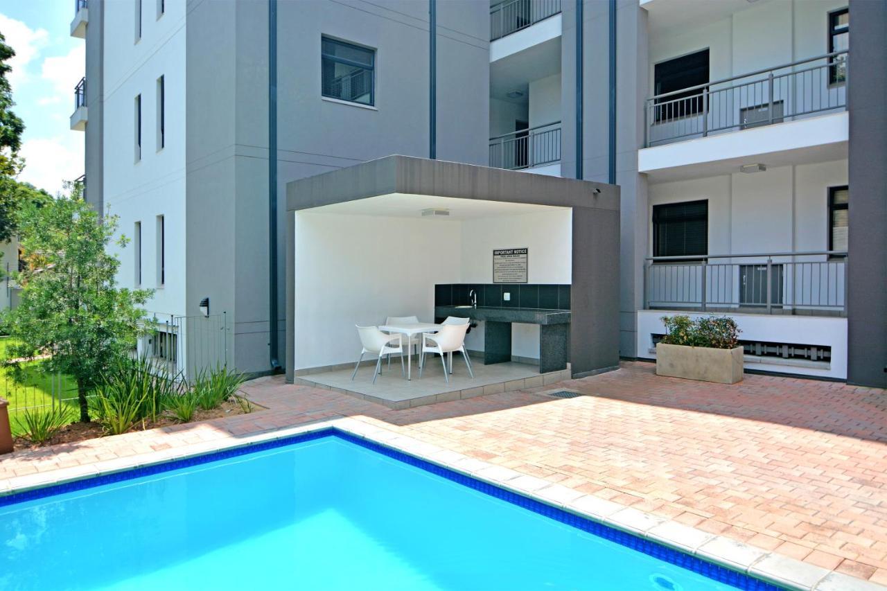 Zwelakho Furnished Apartments The Cube Joanesburgo Exterior foto
