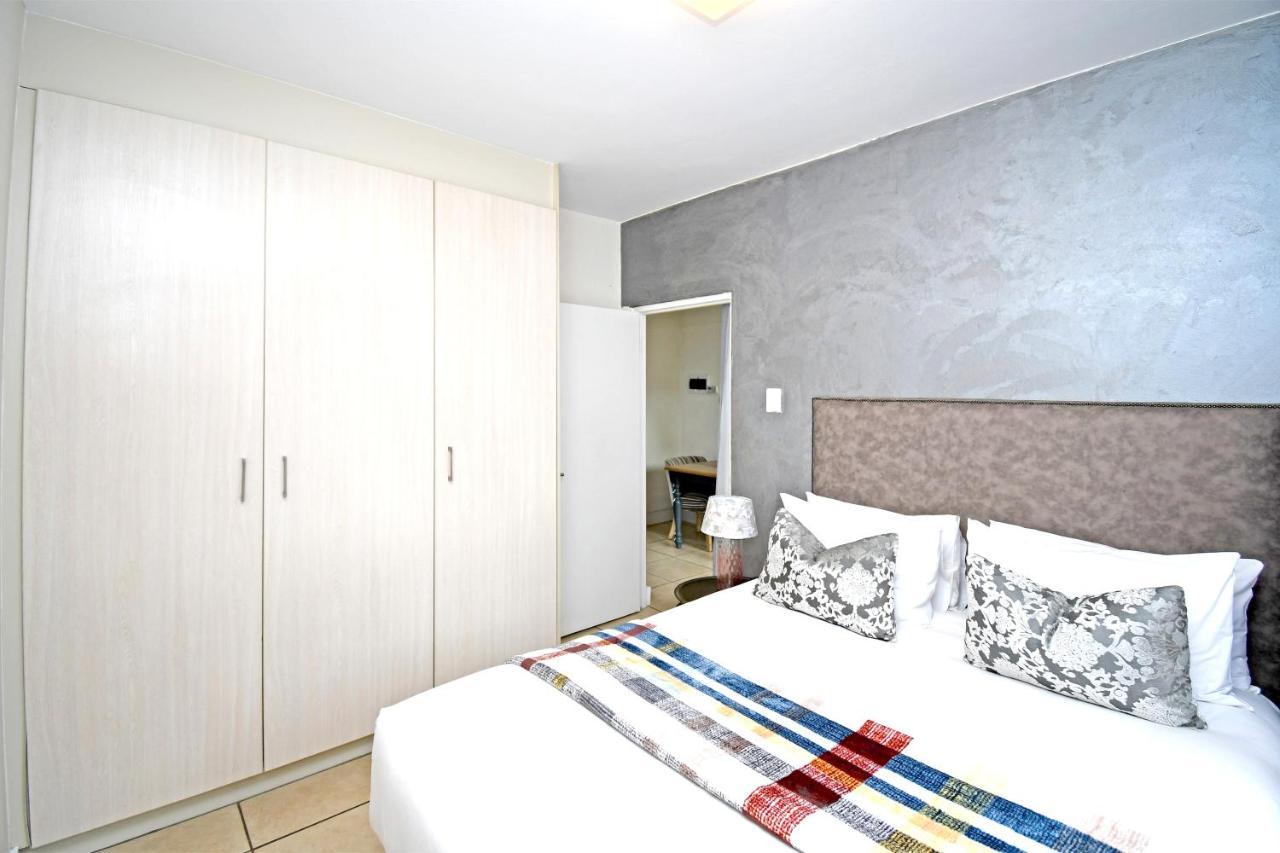 Zwelakho Furnished Apartments The Cube Joanesburgo Exterior foto
