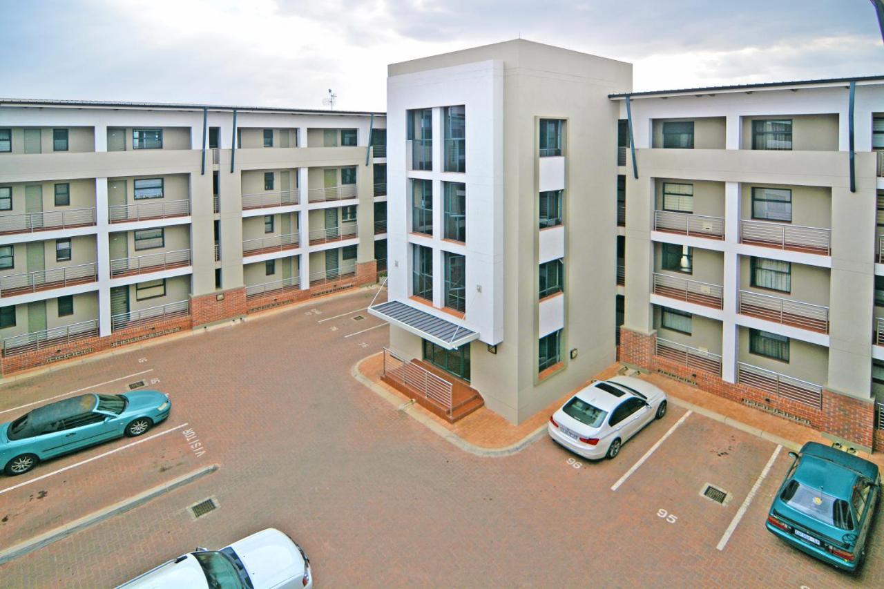 Zwelakho Furnished Apartments The Cube Joanesburgo Exterior foto
