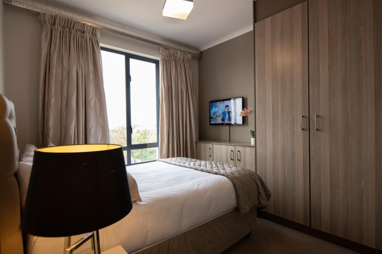 Zwelakho Furnished Apartments The Cube Joanesburgo Exterior foto
